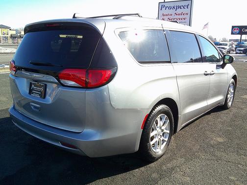 2021 Chrysler Voyager LXI