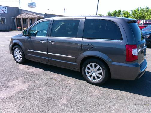 2016 Chrysler Town & Country Touring