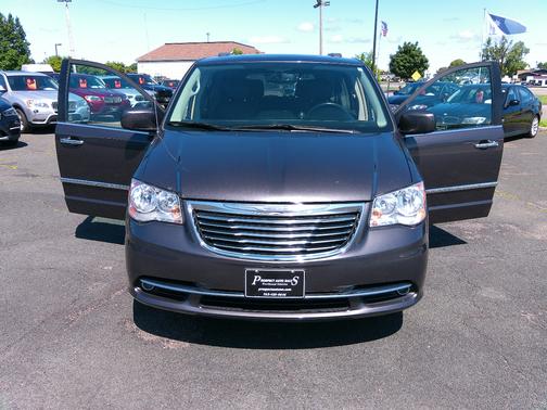 2016 Chrysler Town & Country Touring