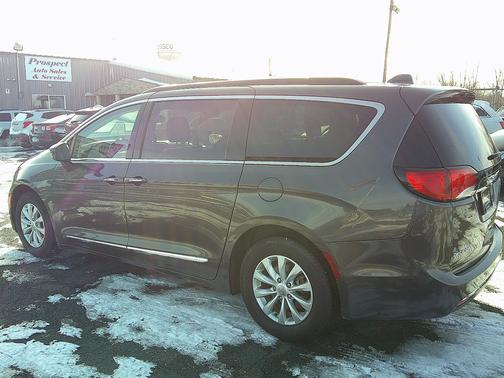 2017 Chrysler Pacifica Touring-L Plus