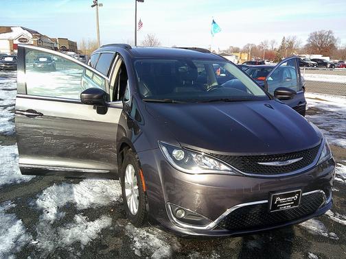2017 Chrysler Pacifica Touring-L Plus