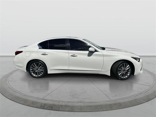 2023 INFINITI Q50 LUXE