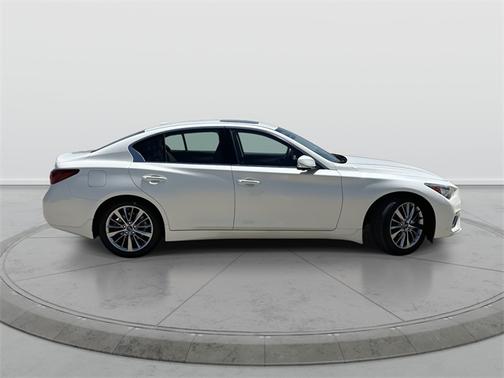 2024 INFINITI Q50 LUXE