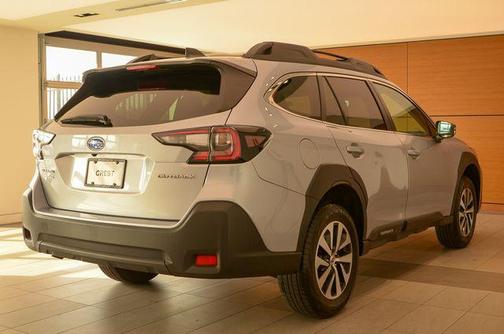 Ice Silver Metallic 2023 Subaru Outback Premium