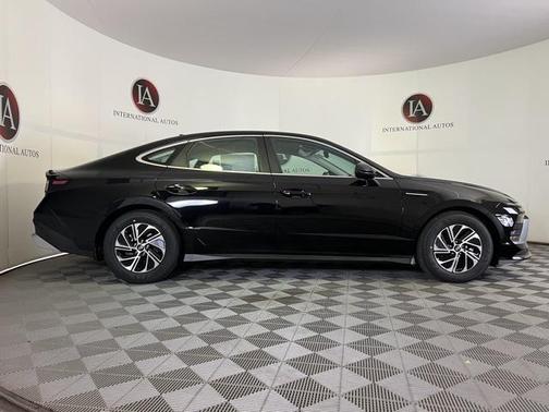 2026 Hyundai SONATA Hybrid Base