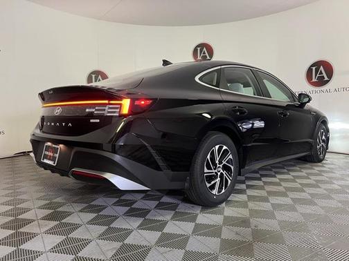 2026 Hyundai SONATA Hybrid Base