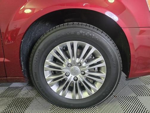 2013 Chrysler Town & Country Touring-L