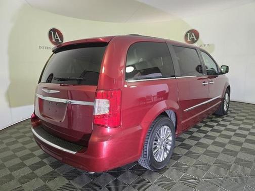 2013 Chrysler Town & Country Touring-L