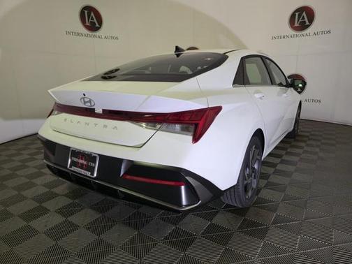2025 Hyundai ELANTRA SEL