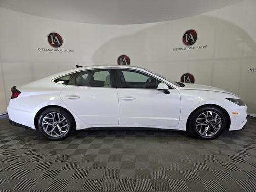 2022 Hyundai SONATA SEL