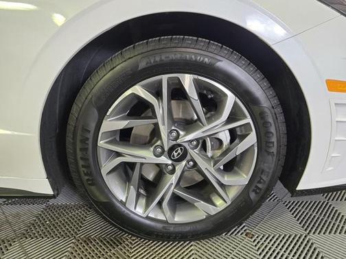 2022 Hyundai SONATA SEL