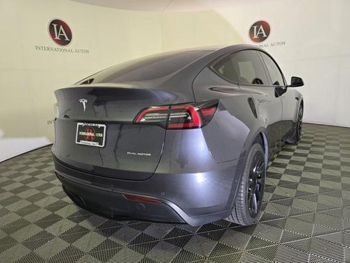2022 Tesla Model Y Long Range Dual Motor All-Wheel Drive