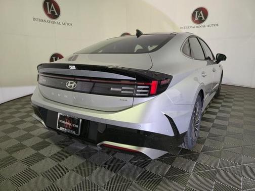2025 Hyundai SONATA Hybrid Limited