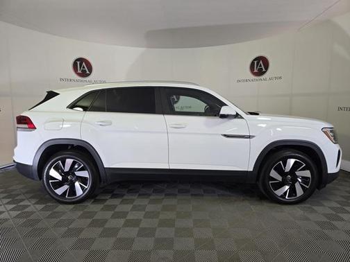 2024 Volkswagen Atlas Cross Sport 2.0T SE w/Technology 4MOTION