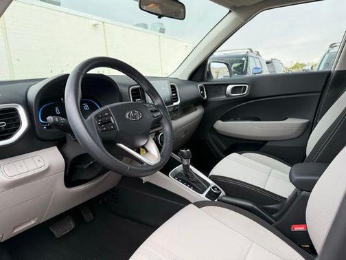 Shimmering Silver 2023 Hyundai VENUE SEL