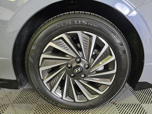 2024 Hyundai SONATA Hybrid Limited