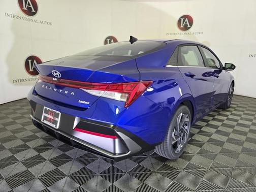 2025 Hyundai ELANTRA Limited