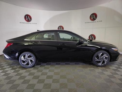 2025 Hyundai ELANTRA SEL