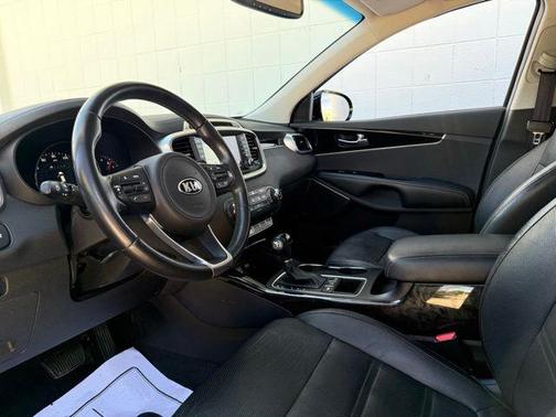 Ebony Black 2016 Kia Sorento SX