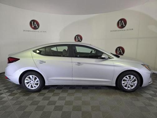 2019 Hyundai ELANTRA SE
