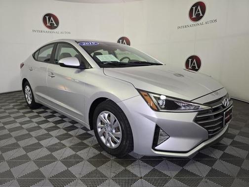 2019 Hyundai ELANTRA SE