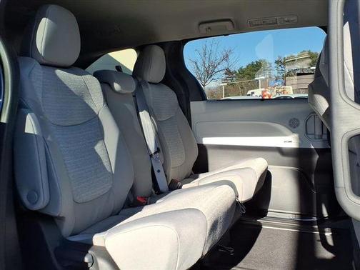 2025 Toyota Sienna LE