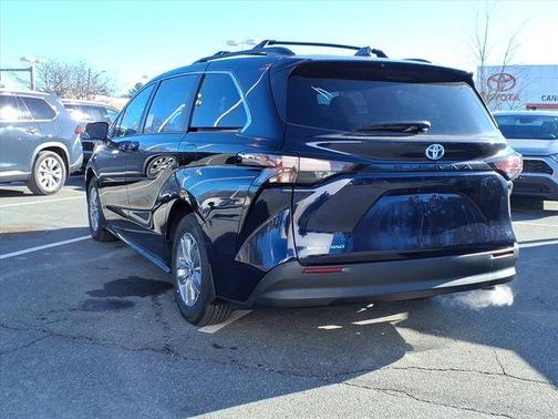2025 Toyota Sienna LE
