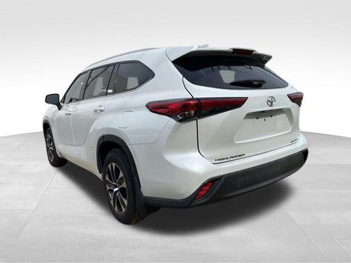 Blizzard Pearl 2021 Toyota Highlander XLE