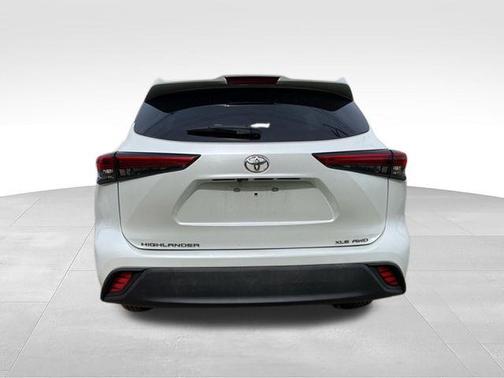 Blizzard Pearl 2021 Toyota Highlander XLE