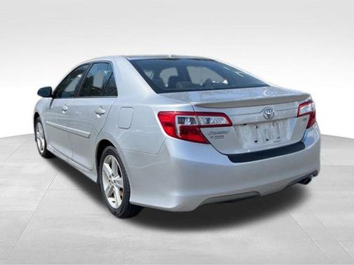 Classic Silver Metallic 2013 Toyota Camry SE