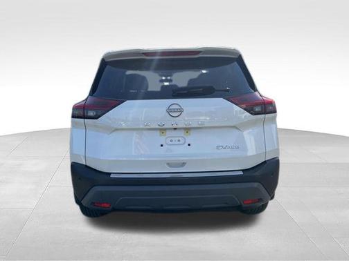 Pearl White Tricoat 2023 Nissan Rogue SV