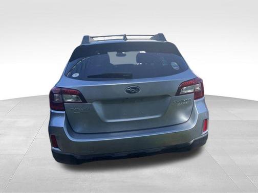 Ice Silver Metallic 2017 Subaru Outback 2.5i Limited