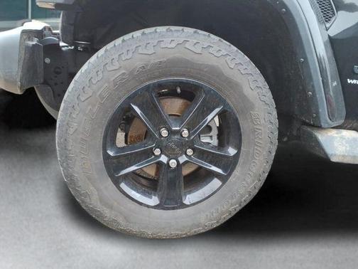 Black Clearcoat 2023 Jeep Wrangler 4-Door Sahara Altitude 4x4
