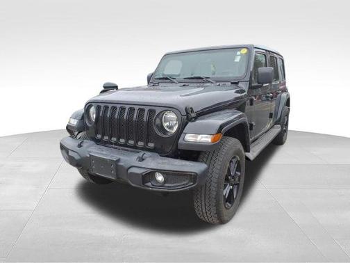 Black Clearcoat 2023 Jeep Wrangler 4-Door Sahara Altitude 4x4