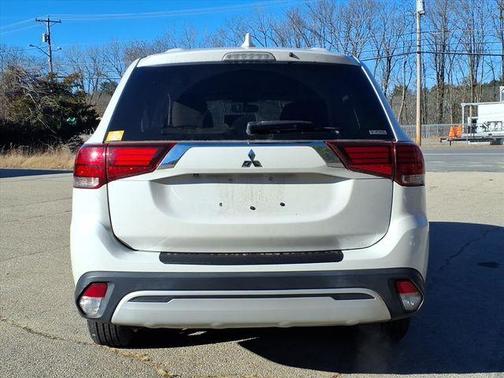 2020 Mitsubishi Outlander SE
