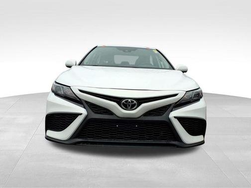 Super White 2021 Toyota Camry SE