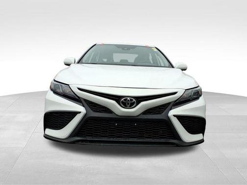Super White 2021 Toyota Camry SE