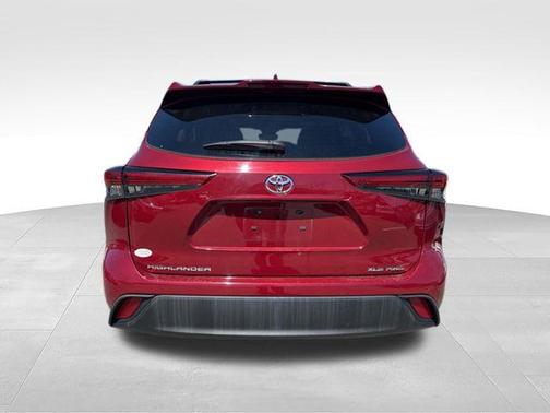 Ruby Flare Pearl 2022 Toyota Highlander XLE