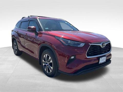 Ruby Flare Pearl 2022 Toyota Highlander XLE
