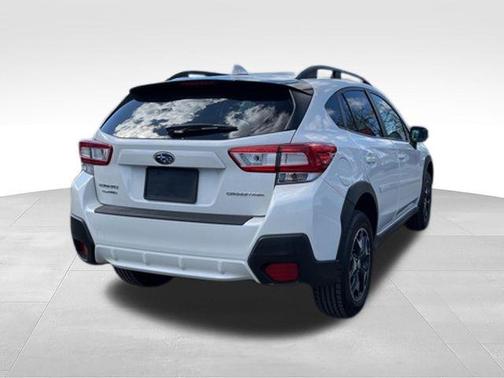 Crystal White Pearl 2018 Subaru Crosstrek 2.0i Premium