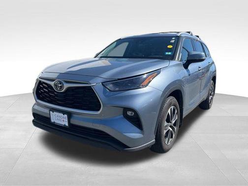 Moon Dust 2022 Toyota Highlander XLE