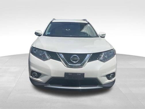 Pearl White 2016 Nissan Rogue SV