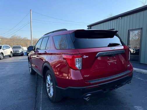 Rapid Red Metallic Tinted Clearcoat 2024 Ford Explorer XLT