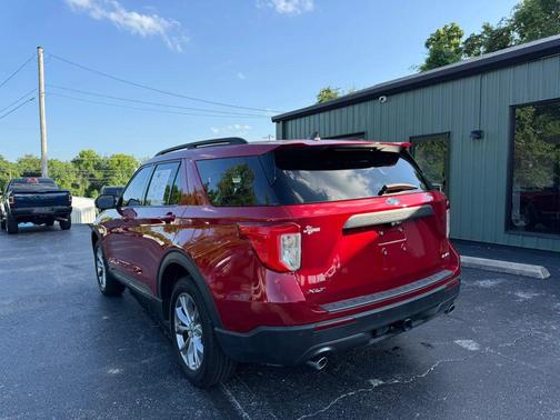 Rapid Red Metallic Tinted Clearcoat 2024 Ford Explorer XLT