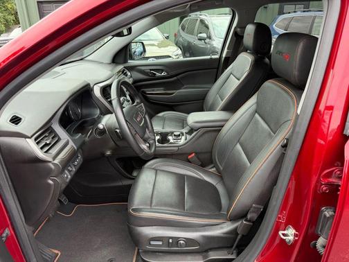 2023 GMC Acadia AWD AT4
