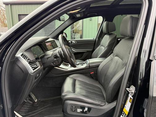 Black Sapphire Metallic 2023 BMW X5 M50i