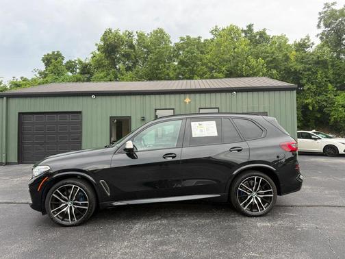 Black Sapphire Metallic 2023 BMW X5 M50i