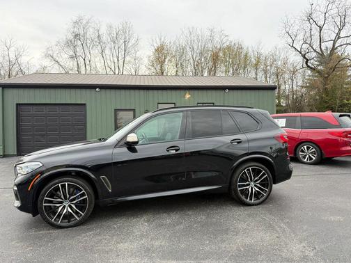 Black Sapphire Metallic 2023 BMW X5 M50i