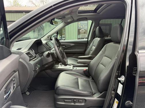 Crystal Black Pearl 2023 Honda Ridgeline RTL-E