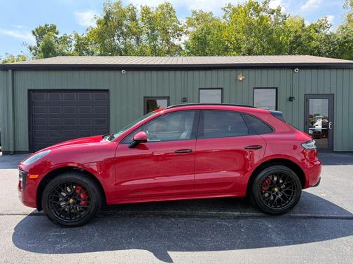 Carmine Red 2021 Porsche Macan Macan GTS